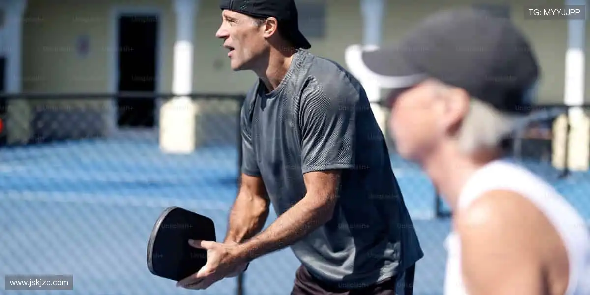 📱边看边聊，与全球球迷共享精彩时刻！💬